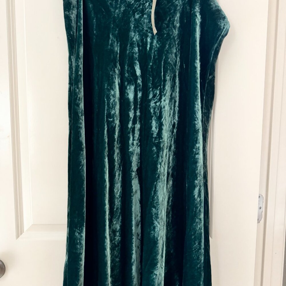 J. Crew Gwyneth slip skirt in velvet. Size L. NWT